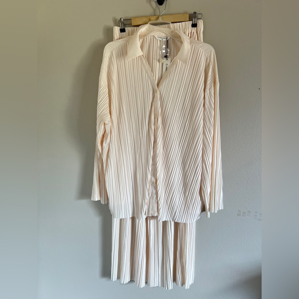 Commense Oversized Leisure Pleat Pockets Two
Piece Pants Set Small - Picture 2 of 5